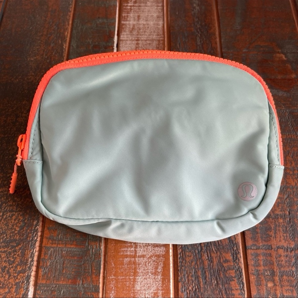 Lululemon Everywhere Belt Bag *1L Arctic Green / Tidewater Teal